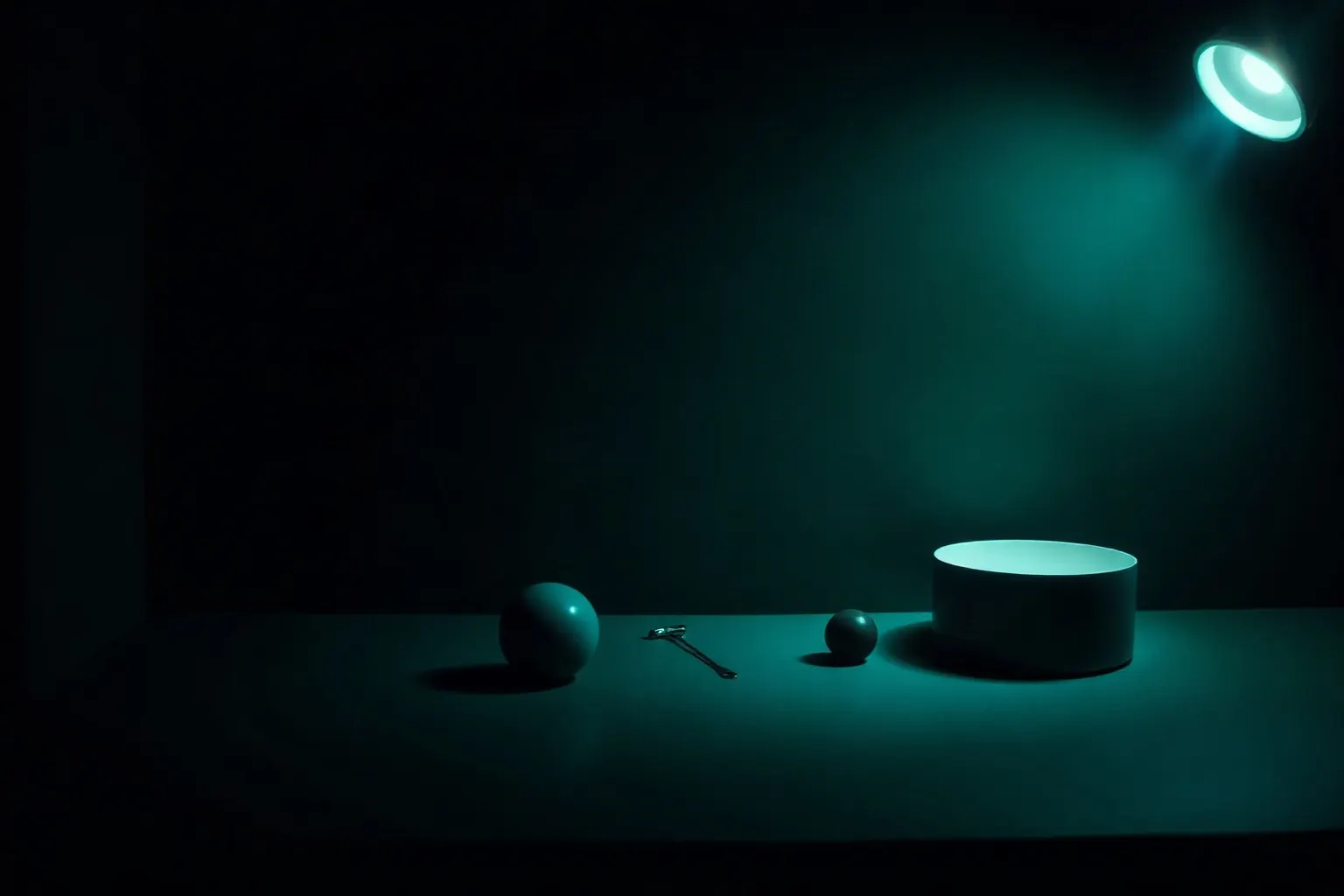 A shop window lit at night with a single spotlight falling on one display piece — illustration for SEO
